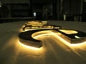 Enseigne de marque commerciale personnalisée en lettres en relief éclairées par LED en acrylique 3D et acier inoxydable pour usage en bureau/boutique - Product Image 2