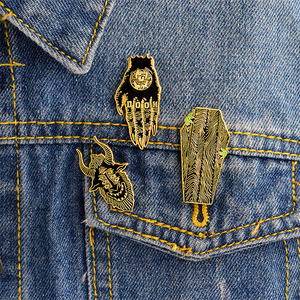 Punk Vergulde Zwarte Geitenkop Ogen Broche Handvinger Doodskist Duivel Brenger Vorm Emaille Pinnen - Product Image 1