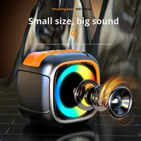Mini haut-parleur portable BT direct usine avec éclairage LED RGB et fonction support de téléphone portable suspendable