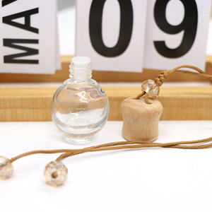 Venta al por mayor de madera vacía colgante perfume botella de vidrio colgante coche difusor botella - Product Image 4