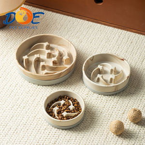 קערת האכלה איטית לחיות מחמד (חתולים וכלבים) מקרמיקה עם מעמד במבוק וטבעת סיליקון נגד החלקה, עם אפשרות להדפסת לוגו בהתאמה אישית, סיטונאי. - Product Image 1