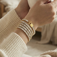 Bracelet géométrique en acier inoxydable avec zircon et fermoir à verrouillage, couleur or, résistant au ternissement, bijoux minimalistes tendance pour unisexe