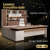 Bureau de direction haut de gamme de luxe léger, design en L, en bois, avec rangement armoire/tiroirs, bureau imposant et élégant