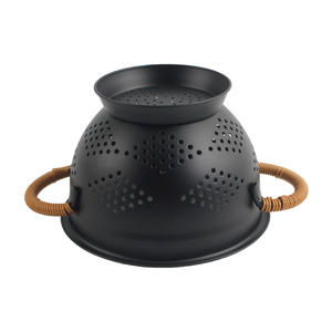 Passoire en métal noir mat pour la cuisine, passoire en acier inoxydable de 5 litres avec poignée - Product Image 4