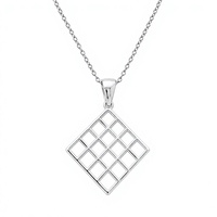 Collier Pendentif Géométrique en Treillis, Acier Inoxydable, Breloque Carrée Creuse, Chaîne à Maillons, Bijou Unisexe pour Usage Quotidien
