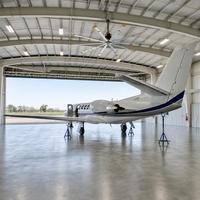Hangar préfabriqué en structure métallique pour le stockage d'avions et les projets de construction d'installations aéronautiques