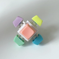 Porte-clés 6-en-1 avec bouton de décompression PC sphéroïdal à couleurs assorties et interrupteur mécanique, petit jouet