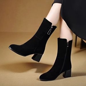 Sepatu <span class=keywords><strong>Boots</strong></span> Wanita Model Ujung Runcing Terbaru 2026 untuk Musim Gugur, Berbahan Kulit Berlapis Bulu, Sol Unik, Resleting Samping - Product Image 1