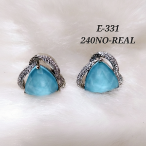 Boucles d'oreilles pendantes en pierre bleue véritable de forme triangulaire tranquille, halo de CZ, design élégant et tendance, cadeau de fiançailles, de mariage, d'anniversaire, de fête - Product Image 1