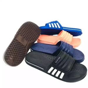 Nouvelles pantoufles tendance 2022 pour hommes et femmes, antidérapantes, douces, pour la maison, la douche, sandales de plage pour homme, tongs - Product Image 3