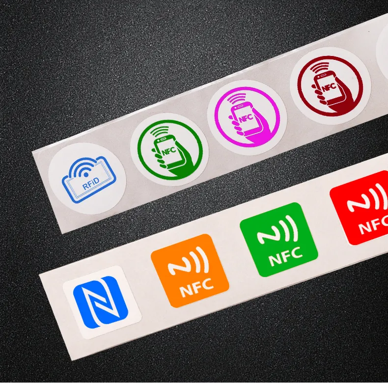 Etichetta adesiva Smart RFID riscrivibile personalizzata NFC Ntag213 ntag215ntag216 etichetta adesiva per la gestione delle risorse