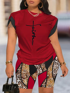 Nouvel Ensemble Vêtements Grande Taille pour <span class=keywords><strong>Femmes</strong></span> Été 2025, Imprimé Numérique, Col Rond, Manches Courtes et Short - Product Image 4