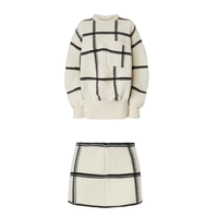 Pull en laine à col rond surdimensionné pour femmes et mini-jupe à carreaux jacquard Automne Hiver Doux Chaud Ensemble tendance pour femmes en deux pièces