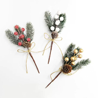 Sapin de Noël artificiel réaliste et écologique, petit format, pour intérieur, avec base, aiguilles de pin en PET, cônes de pin et baies