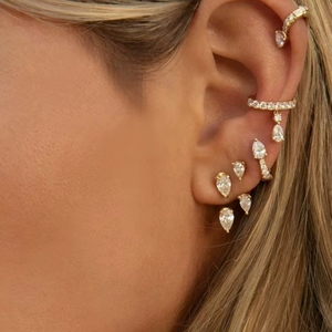 Nouveauté Boucles d'oreilles clous romantiques et délicates en forme <span class=keywords><strong>de</strong></span> goutte d'eau avec zircon cubique pour femmes, zircon poire brillant, plaqué or 18 carats, acier inoxydable - Product Image 2