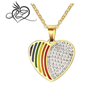 Collier en acier inoxydable plaqué or en forme de cœur avec rayures arc-en-ciel et cristaux, bijoux de la fierté gay avec chaîne de 19 pouces