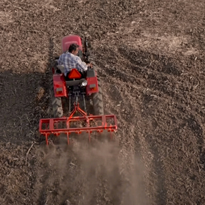 รถแทรกเตอร์ดีเซล Massey Ferguson พร้อมผานไถติดตั้ง และชุดเกียร์มอเตอร์ปั๊มประสิทธิภาพสูง - Product Image 1