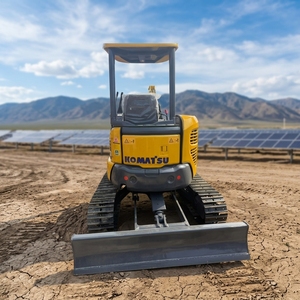 รถขุดขนาดเล็ก Komatsu PC30 มือสองจากญี่ปุ่น น้ำหนัก 3.1 ตัน บูมหมุนได้ พร้อมมอเตอร์ PLC เกียร์บ็อกซ์ ปั๊ม-ชั่วโมงการใช้งานต่ำ - Product Image 1