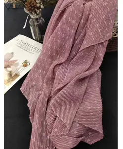 2020 Fashionable new designer yiwu woge factory lady hijab wrap echarpe viscose crumple stripe muslim crinkle scarf