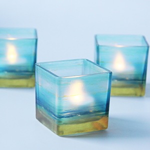 ที่ใส่เทียนแก้วท<span class=keywords><strong>ร</strong></span>งสี่เหลี่ยมลายดอกไม้สีฟ้าอมเหลืองสไตล์ฟา<span class=keywords><strong>ร</strong></span>์ม สำหรับสร้างบ<span class=keywords><strong>ร</strong></span><span class=keywords><strong>ร</strong></span>ยากาศบ้านที่ได้รับแรงบันดาลใจจากธร<span class=keywords><strong>ร</strong></span>มชาติ - Product Image 3