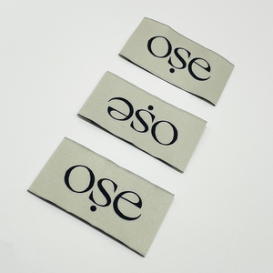 Etiquetas de logotipo y nombre de ropa tejidas de alta densidad hechas a medida Técnica bordada Transferencia de prensa de calor - Product Image 5