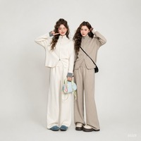 Ensemble deux pièces en maille riche en coton pour femme, fabriqué en usine OEM : Cardigan zippé et pantalon large, idéal pour la maison et le confort.