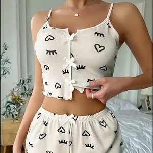 Conjunto de pijama con estampado de pestañas en forma de corazón estilo europeo y americano 2024, top tipo camisola con cuello en V y pantalones cortos, pijamas para mujer. - Product Image 1