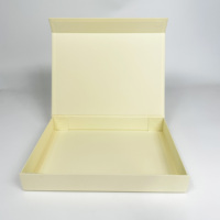Caja de Regalo Magnética Plegable de Cartón Rígido de Lujo con Papel Texturizado y Estampado en Dorado para Empaque de Regalos de Ropa