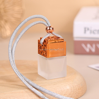 Flacon carré en verre de haute qualité 8 ml avec couvercle en bois, bouchon à vis rose doré, finition mate, étanche, sérigraphie personnalisable, pour parfum