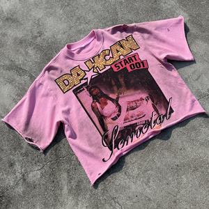 T-shirt de luxe pour homme, col rond, déchiré, avec strass personnalisés, motif graphique vieilli, coupe courte et carrée, effet délavé vintage - Product Image 1