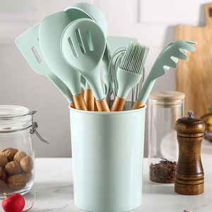 Ensemble d'ustensiles de cuisine en silicone 11 pièces avec manche en bois, spatule et cuillère antiadhésives, résistantes aux hautes températures - Product Image 3
