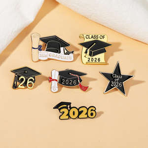 Pin de Esmalte Personalizado, Insignia Metálica para Ceremonia de Graduación, Regalo para Estudiantes, Recuerdo Estilo Dibujos Animados de <span class=keywords><strong>los</strong></span> <span class=keywords><strong>Simpson</strong></span>, Venta al por Mayor - Product Image 1