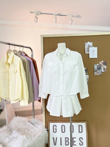 Camisa Caqui de Algodón de Longitud Media para Mujer A770 con Dos Bolsillos Elegantes, Cuello Camisero con Bolsillos, Primavera Verano - Product Image 2