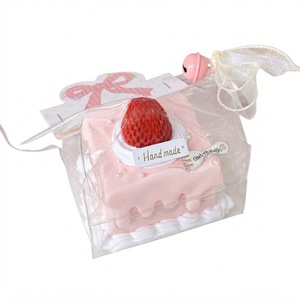 Jouet sensoriel en silicone de qualité alimentaire, crème de boue sèche en forme de carré, motif fraise laiteuse, pour la décompression et le soulagement du stress - Product Image 1