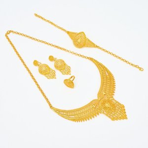 Dubai 24 Ayar Altın Kaplama Kadın Takı Seti: Bilezik, Küpe, Kolye ve Yüzük İçeren Dört Parçalı <span class=keywords><strong>Set</strong></span> - Product Image 5