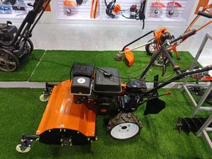 Trituratore d'erba industriale GS50P70, tosaerba a spinta manuale con motore a 4 tempi, cesto raccoglierba e manico telescopico - Product Image 2