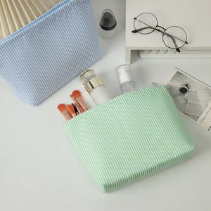 Bolsa de Maquillaje Personalizada <span class=keywords><strong>Freah</strong></span> Style para Mujer, Gran Capacidad, con Cierre, Diseño a Rayas, Tela Seersucker, Bolsa de Viaje para Cosméticos y Artículos de Aseo - Product Image 5