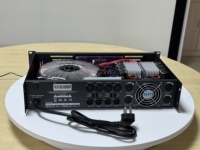 Vente en gros Amplificateur de puissance audio avancé 1300W 8 Ohm Amplificateurs professionnels karaoké 4 canaux 2U classe D Métal professionnel