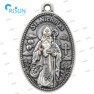 Ciondolo Collana Medaglione Personalizzato di San Nicola, Patrono Cattolico dei Bambini, con Rosario Centrale - Product Image 2