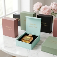 Boîte d'emballage haut de gamme pour échantillons de parfum avec pelliculage mat, matériaux recyclés, logo personnalisé pour un usage cadeau de marque de luxe