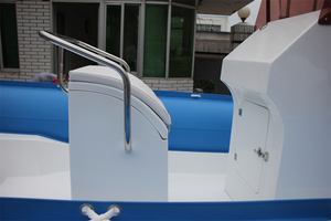Bateau <span class=keywords><strong>semi</strong></span>-<span class=keywords><strong>rigide</strong></span> sportif de 5,2 m (17 pieds) - Nouveau modèle - 10 personnes - Coque en fibre de verre <span class=keywords><strong>semi</strong></span>-<span class=keywords><strong>rigide</strong></span> - Profil en V profond - Hypalon - <span class=keywords><strong>Moteur</strong></span> hors-bord <span class=keywords><strong>avec</strong></span> console centrale - Product Image 5