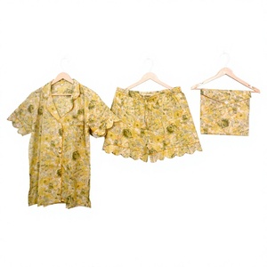 Ensemble de pyjama élégant et luxueux pour femmes, imprimé floral, 100% coton, manches courtes, longueur intégrale, taille haute, fermeture à boutons, doux, pour toutes les saisons - Product Image 1