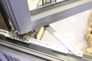Алюминиевая система окон для балкона'