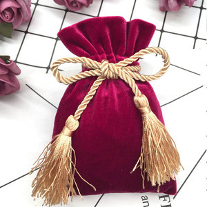 Bolsa de terciopelo rojo de lujo con logotipo personalizado para joyería, con cordón y borlas - Product Image 2