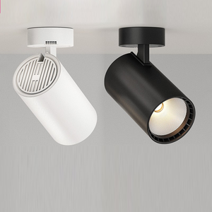Faretto LED orientabile con design anti-riflesso, senza foratura, per interni di ristoranti. - Product Image 1