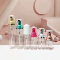 Bouteilles en plastique PET+PP beige en vrac avec pompe pour mousse nettoyante visage, disponibles en 30 ml, 40 ml, 50 ml, 60 ml, 70 ml, 80 ml et 100 ml