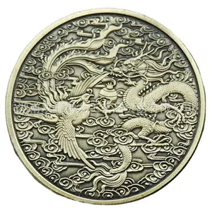 独特的金色铸造中国龙生肖金币
