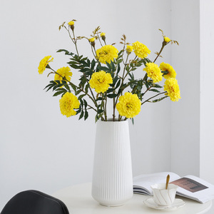 Fleurs de marguerite artificielles, bouquet de fleurs en soie jaunes, décoration intérieure, accessoires de mariage, haute simulation - Product Image 1