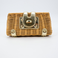 Pochette vintage bohème en rotin tressé avec garniture en cuir doré, accessoire de mode printemps-été, doublure en coton, fermeture à bouton