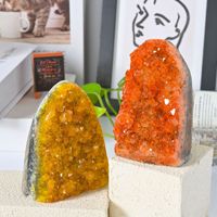 Grossiste en amas de cristal d'améthyste naturelle d'Uruguay, artisanat en cristal poli brut, géode avec thème mascotte ange, image de cristal